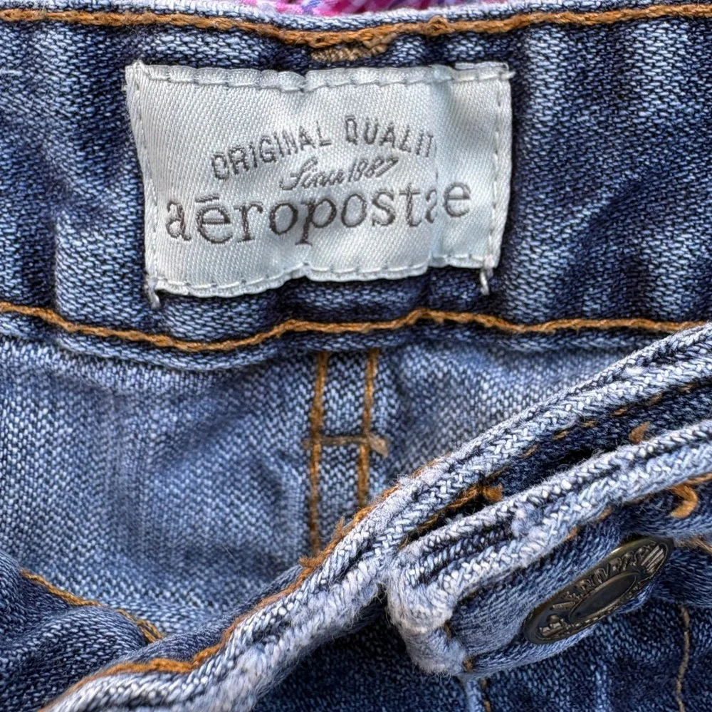 Aeropostale Womens 9/10 Denim Shorts Blue Low Rise Cuffed Medium Wash Y2K Casual